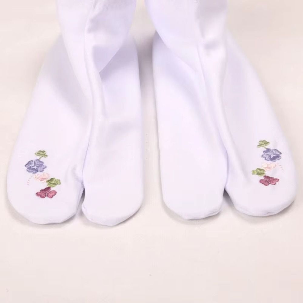 Embroidery On Socks - 자수 꽃무늬 두 발가락 양말 중간