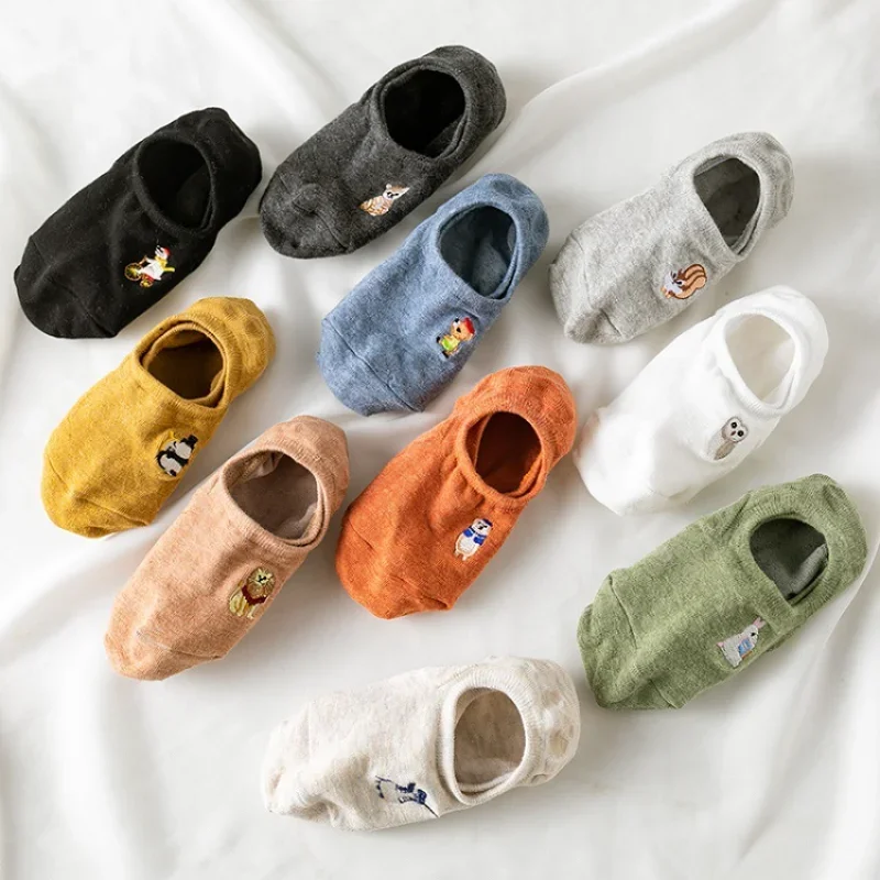 Embroidery On Socks - 솔리드 코튼 여성 짧은 양말 귀여운